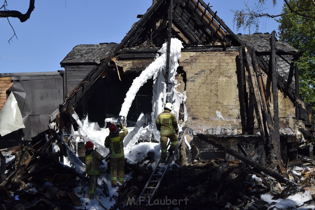 Grossfeuer Einfamilienhaus Siegburg Muehlengrabenstr P1383.JPG - Miklos Laubert